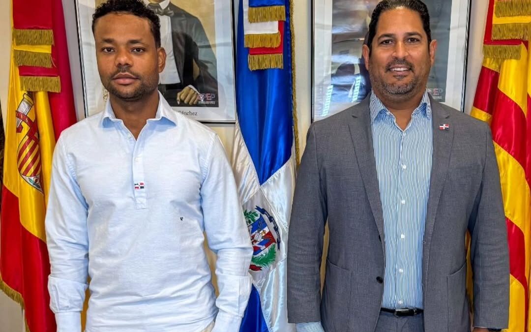 El Consulado dominicano en Barcelona recibe al chef Reynol Osorio Mojica, elegido Mejor Cocinero de Aragón 2025