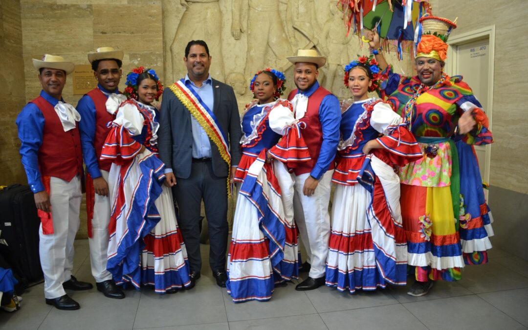 La comunidad dominicana llena de ritmo y color las calles de Roma en la cuarta edición de la Parada Dominicana en Italia