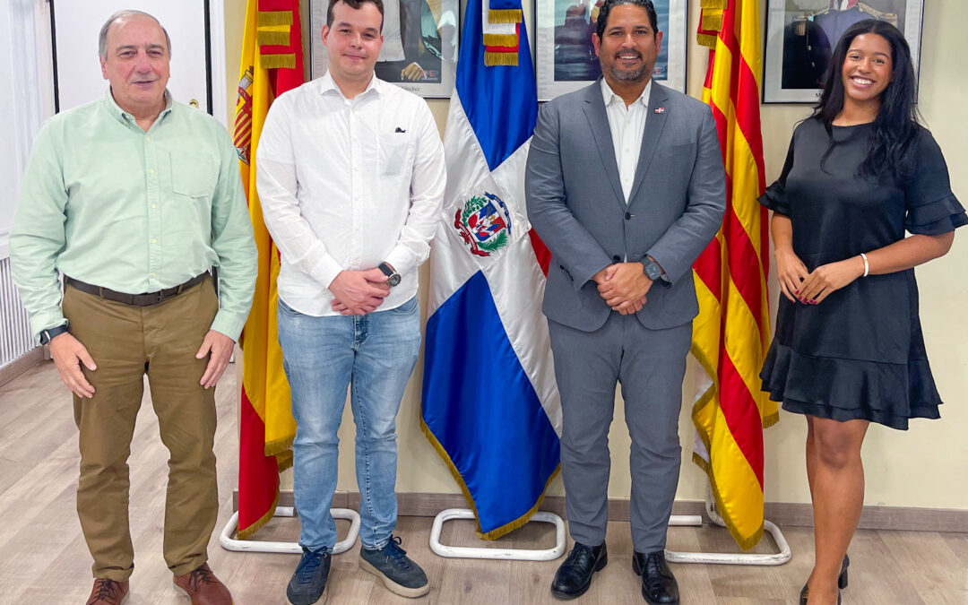 El Consulado General de la República Dominicana en Barcelona recibe a joven emprendedor interesado en invertir en el país