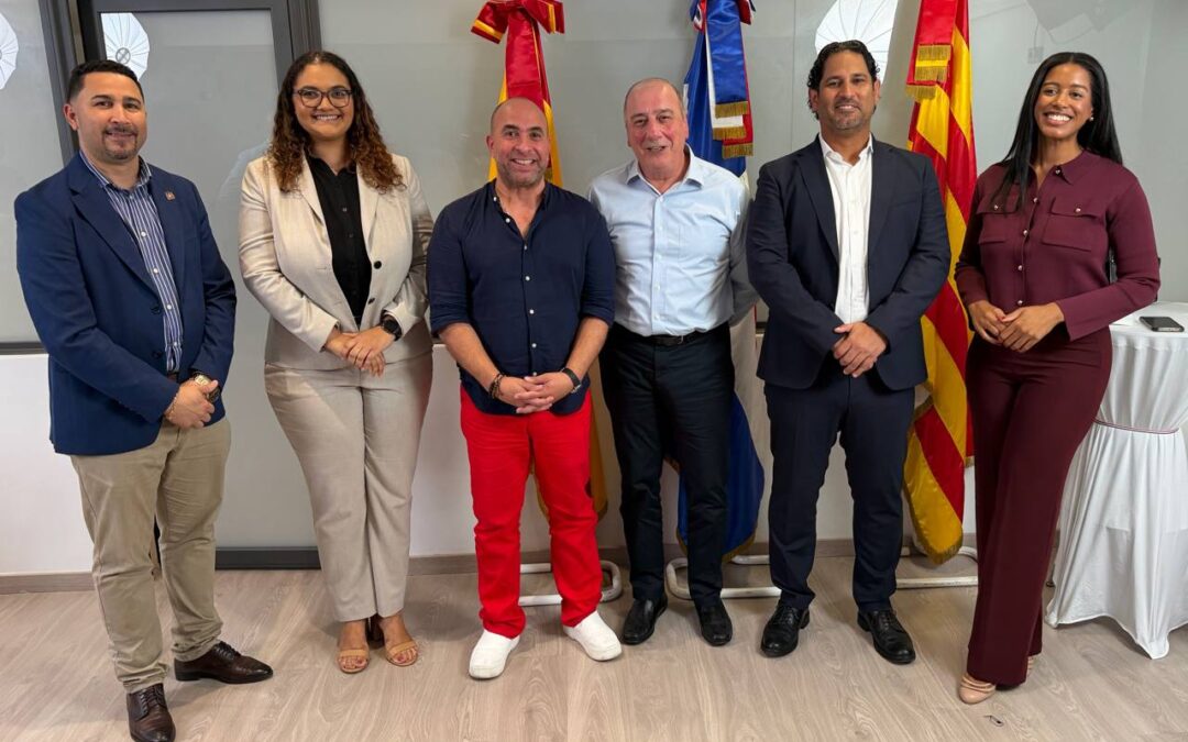 Irving Alberti comparte su trayectoria y experiencias con la comunidad dominicana en Barcelona